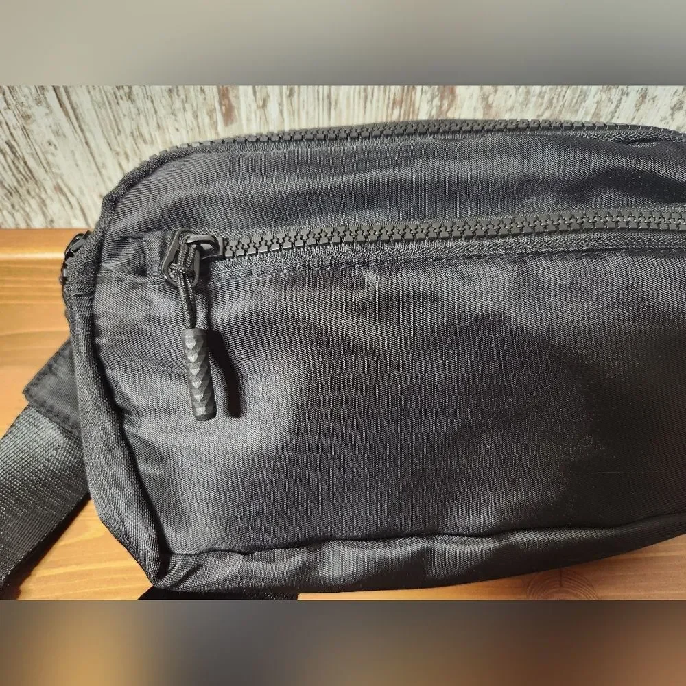 Classic Black Crossbody Fanny Hip Travel Bag Pockets Zipper Card Slots Like New